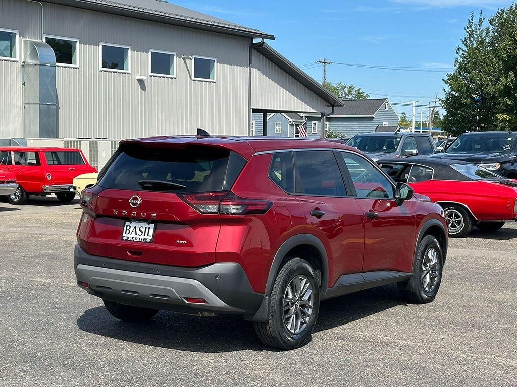 Used 2023 Red Nissan S image 13