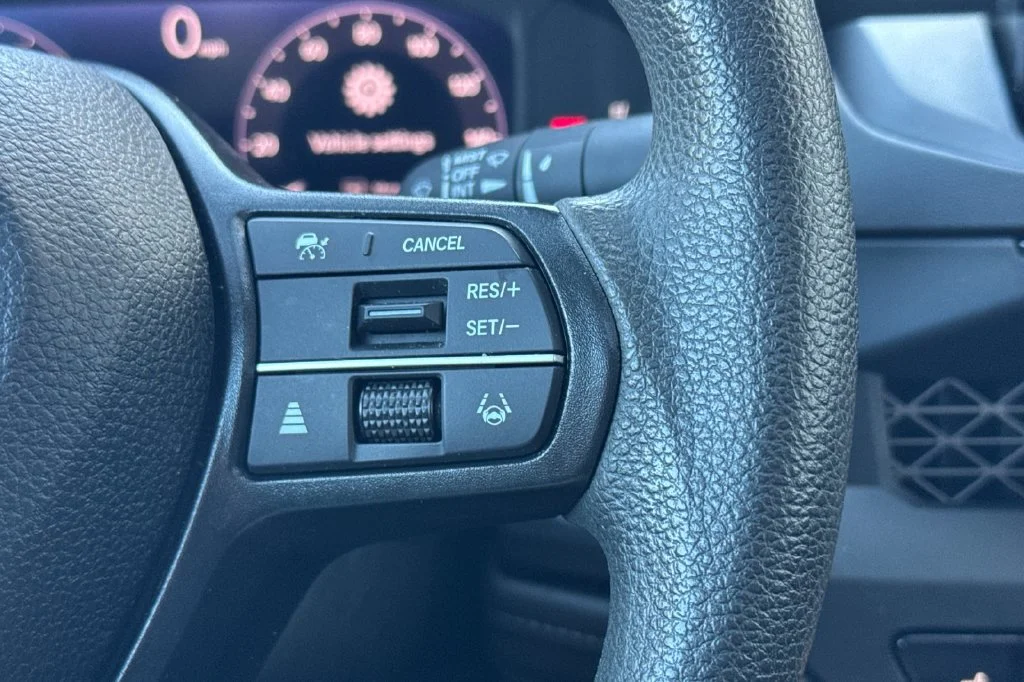 Used 2025  Honda SE image 29