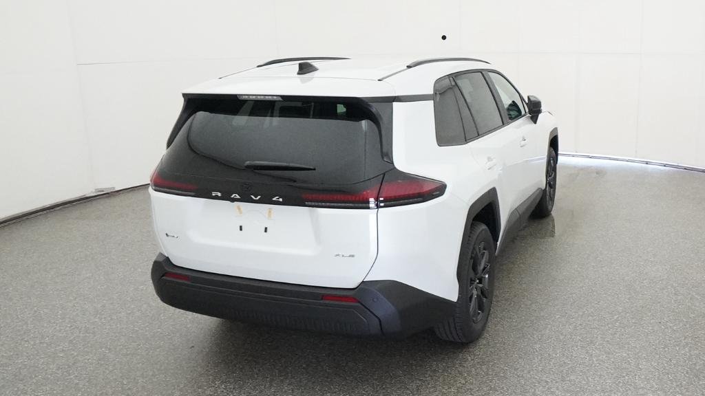 New 2026 Wind Chill Pearl Toyota XLE Premium image 6