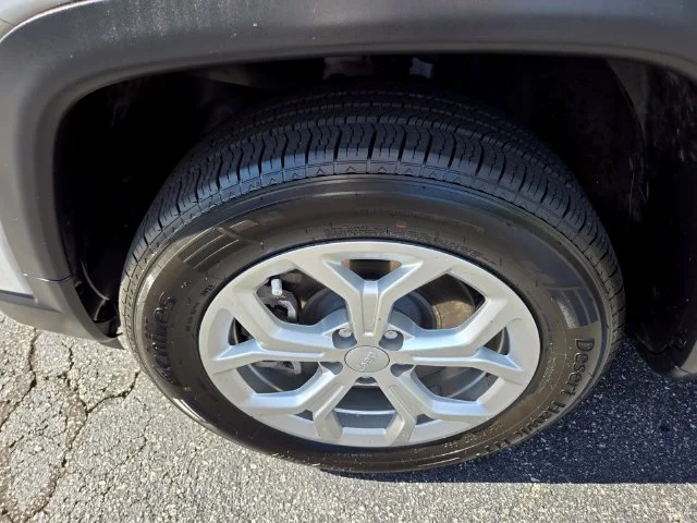 Used 2024 White Jeep Latitude image 24