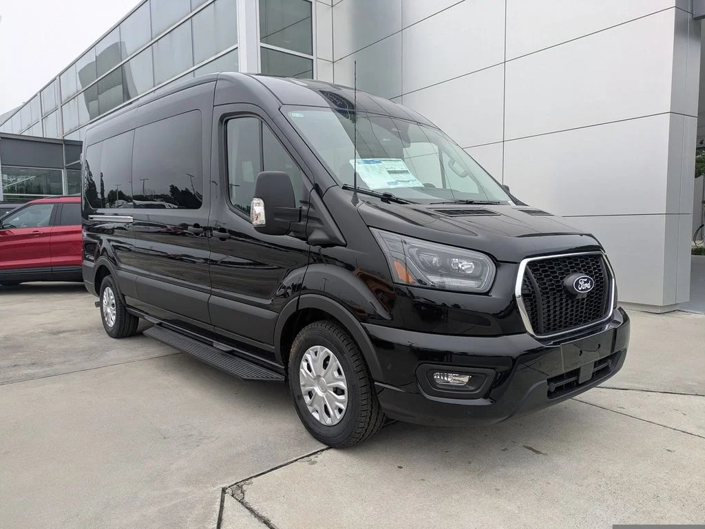 New 2026 Agate Black Metallic Ford XLT image 2