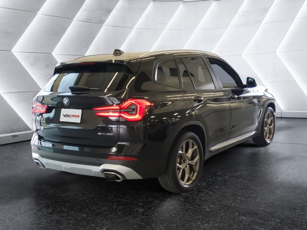 Used 2022 Black BMW xDrive30i image 4