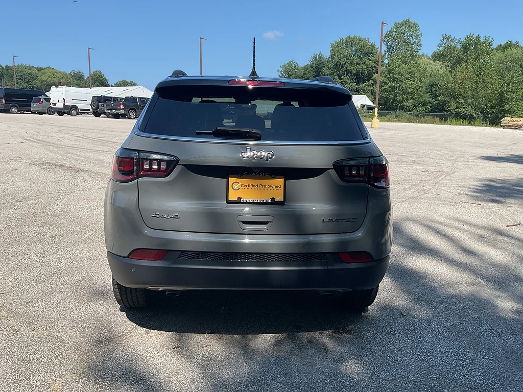 Certified Used 2023  Jeep Limited image 6