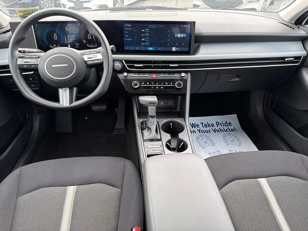 Used 2025 White Hyundai SE image 22