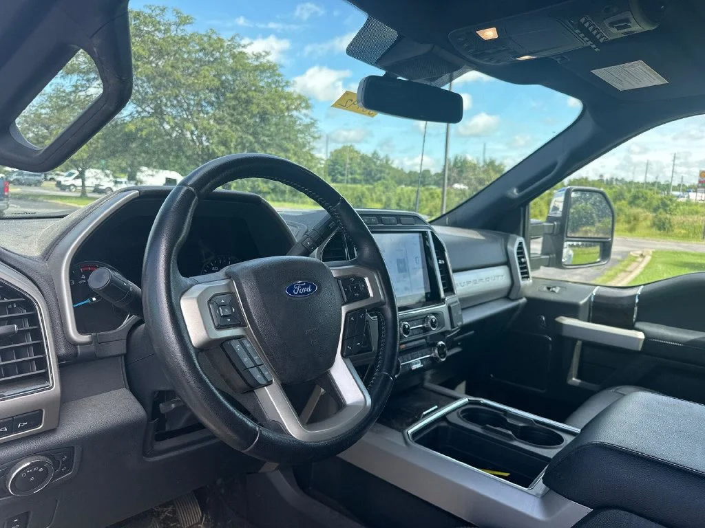 Used 2022 White Ford Lariat image 12