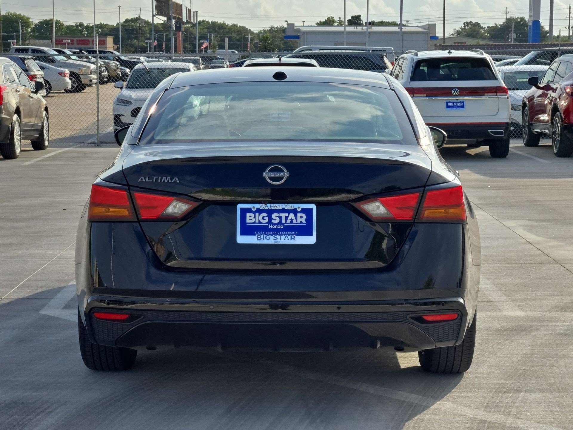 Used 2025 Super Black Nissan SV image 4