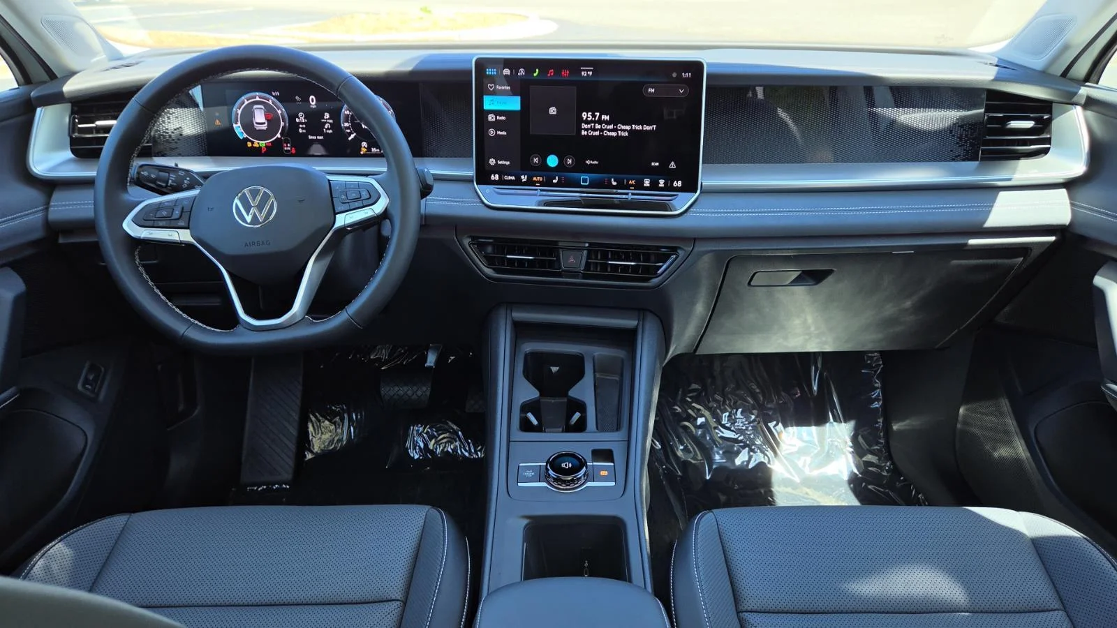 New 2026 Pure White Volkswagen SE image 24