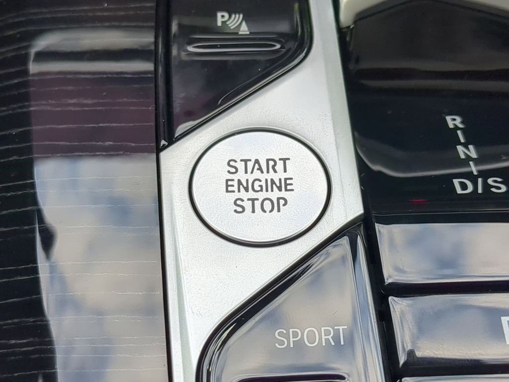 New 2026 Alpine White BMW xDrive40i image 29