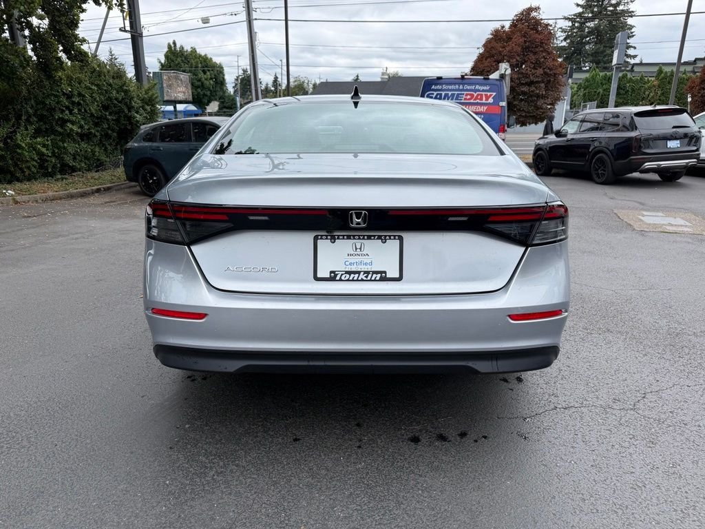 Used 2025 Solar Silver Metallic Honda SE image 8