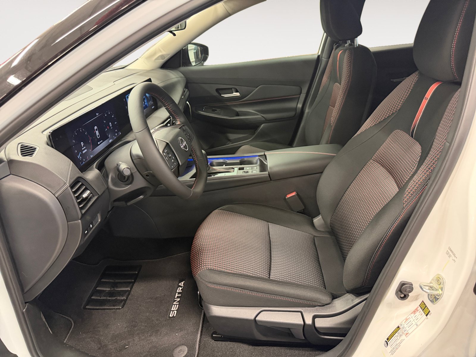 New 2026 Aspen White Tricoat/Super Black Nissan SR image 22