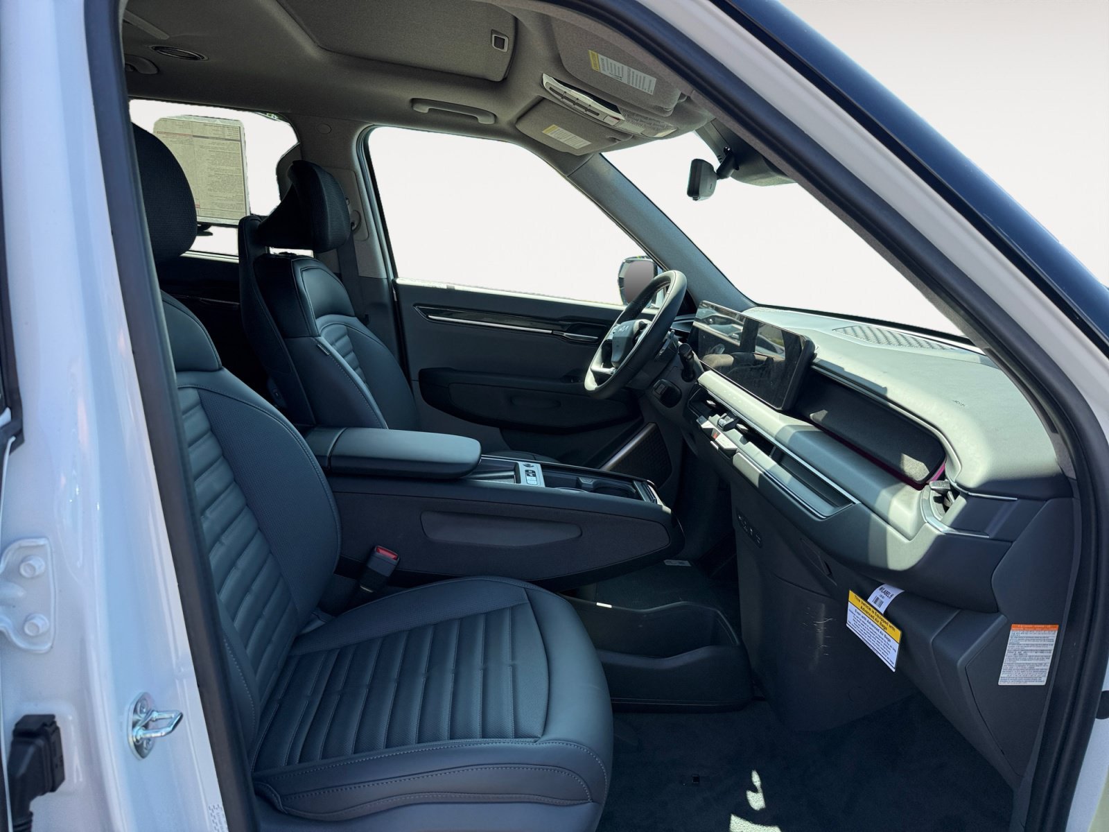 New 2026 Glacial White Pearl Kia Land AWD image 19