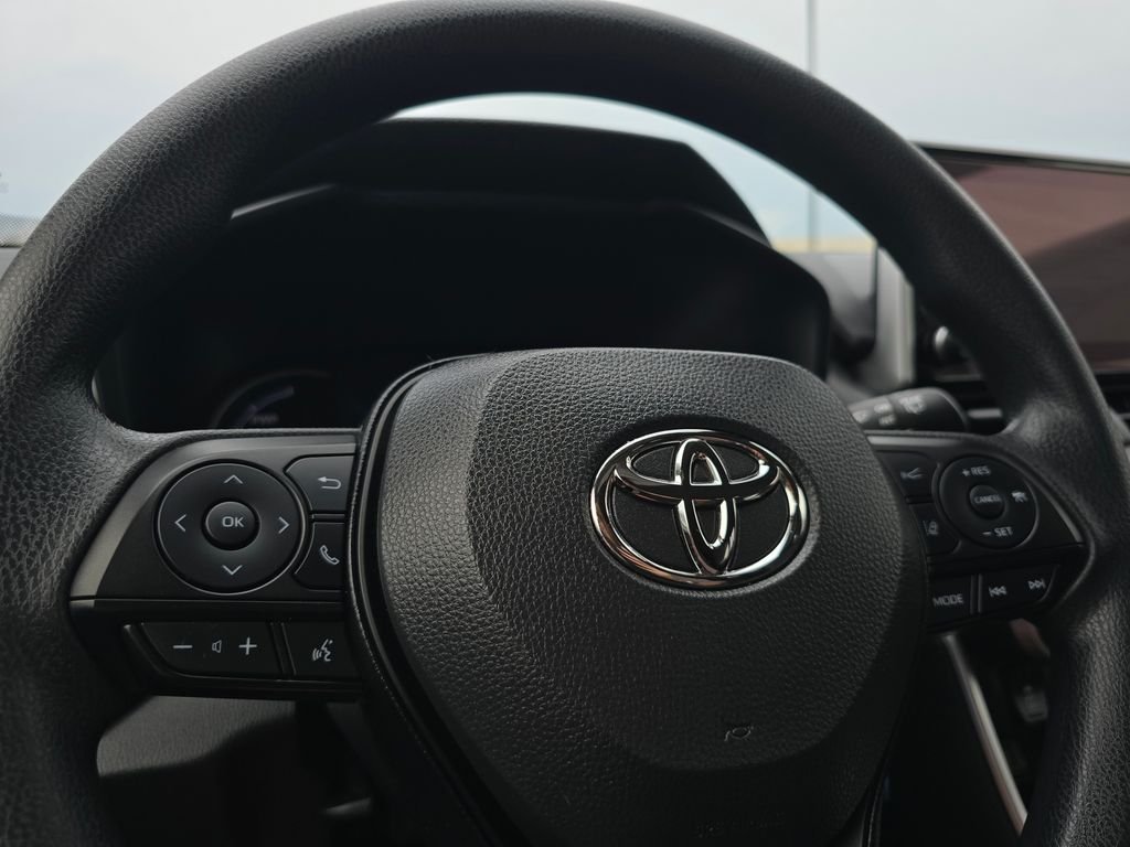 Used 2025 White Toyota LE image 22