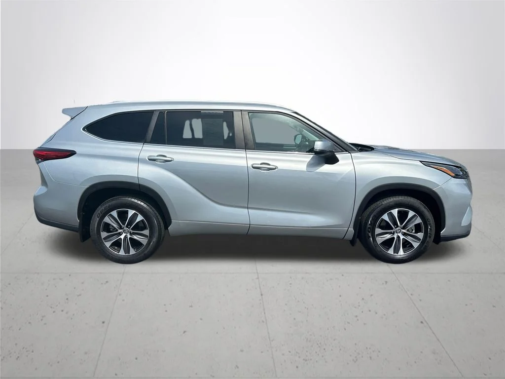 Used 2023 Silver Toyota XLE image 6