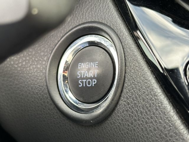 Used 2020 Silver Toyota XLE image 22