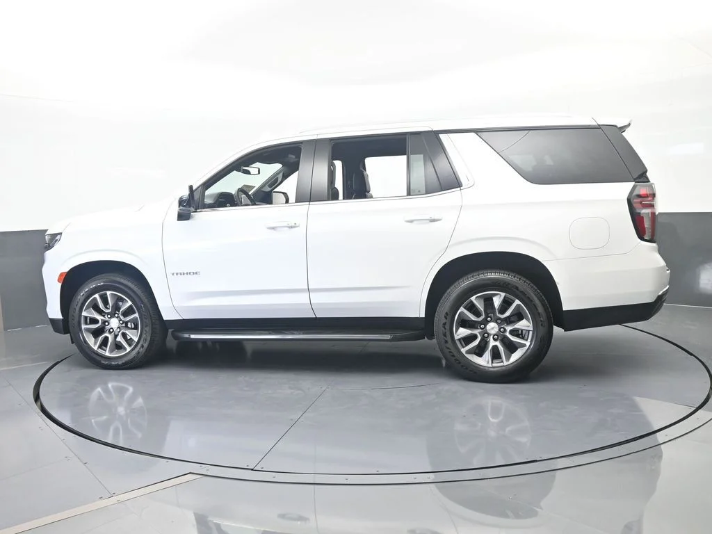 Used 2022 Iridescent Pearl Tricoat Chevrolet LT image 3