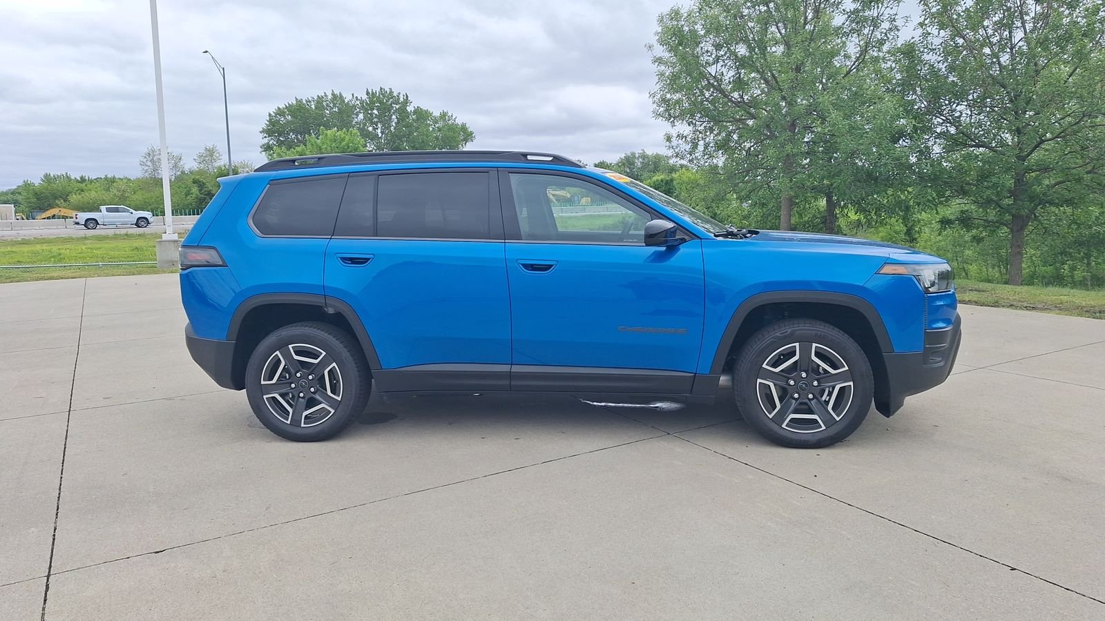 New 2026 Hydro Blue Pearlcoat Jeep Laredo image 2