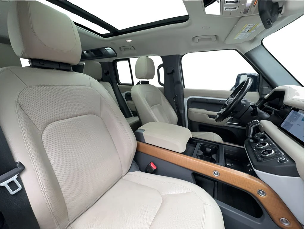 Used 2023 White Land Rover S image 28