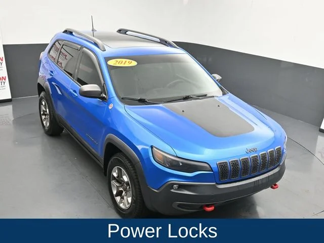 Used 2019 Blue Jeep Trailhawk image 12