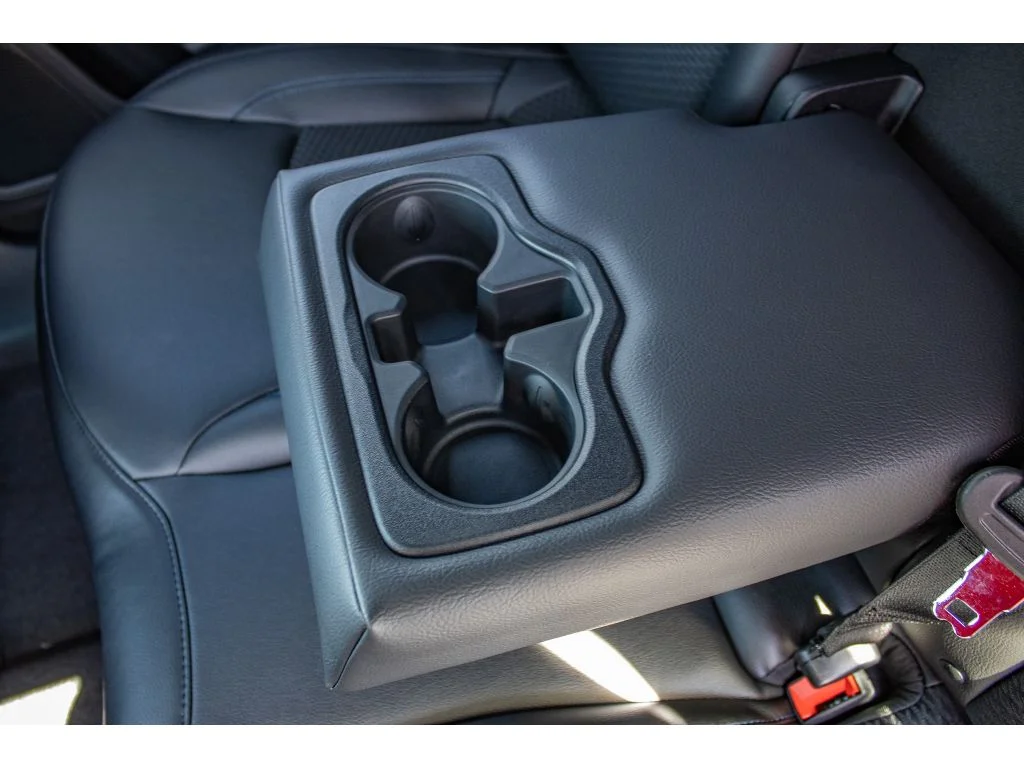 New 2026 Bright White Clearcoat Jeep Latitude image 19