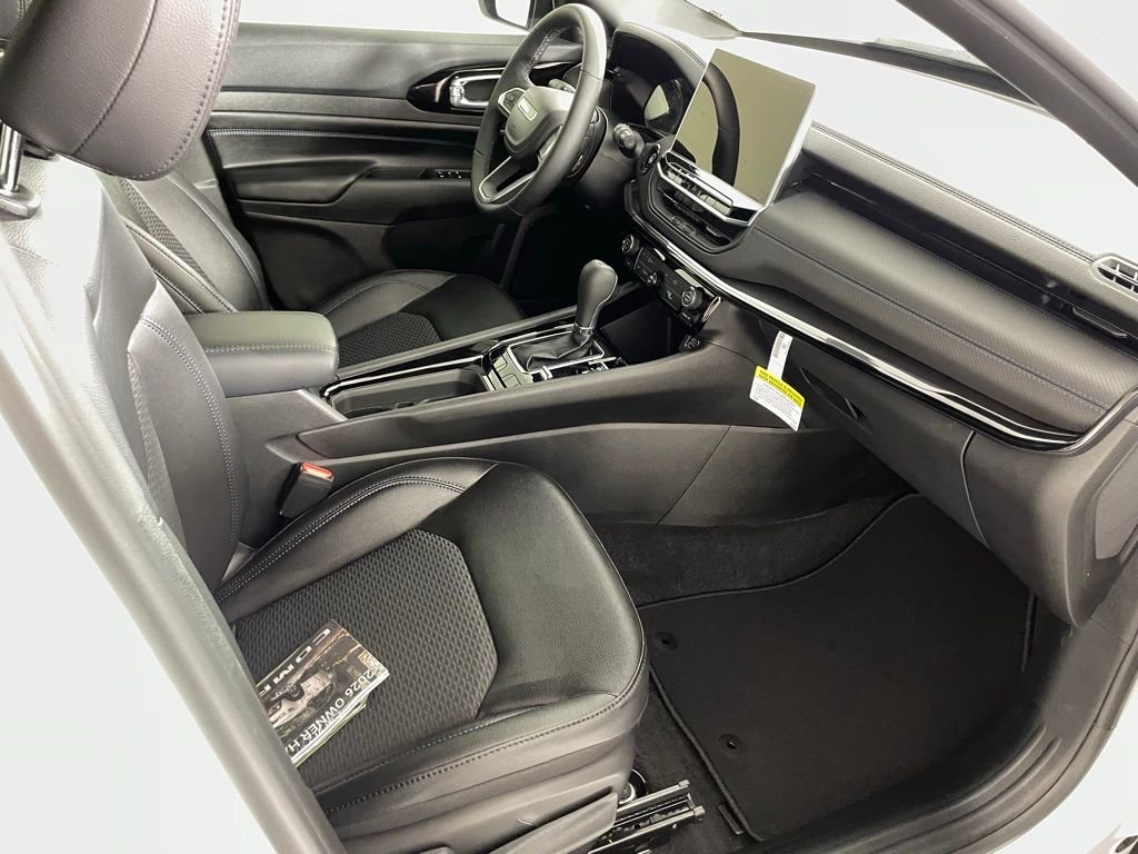 New 2026 Bright White Clearcoat Jeep Latitude image 41