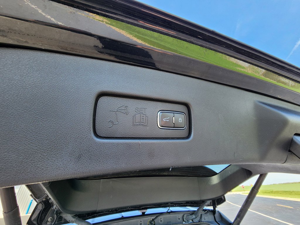 Used 2020 Infinite Black Metallic Lincoln Reserve image 19
