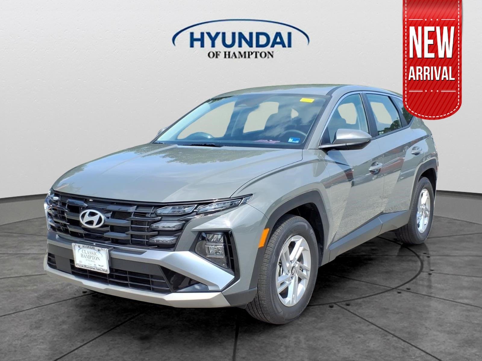 Used 2025 Hampton Gray Hyundai SE image 1