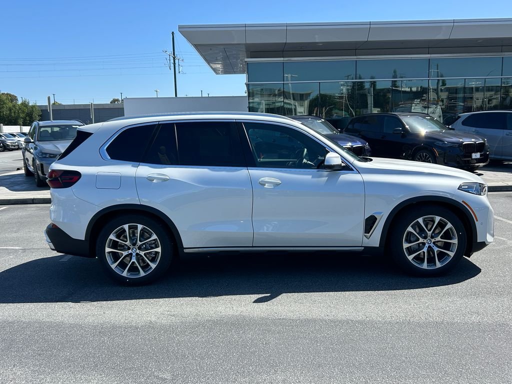 New 2026 Mineral White Metallic BMW xDrive50e image 6