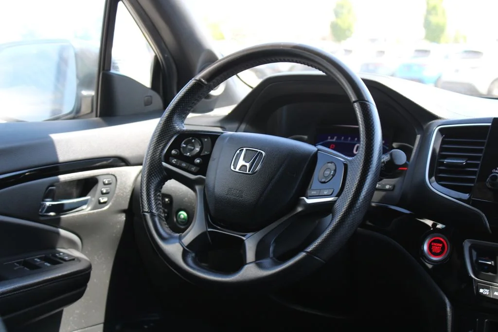 Used 2020 Lunar Silver Metallic Honda Touring image 20