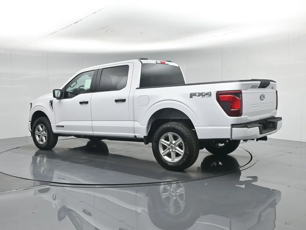 New 2026 Oxford White Ford XLT image 6