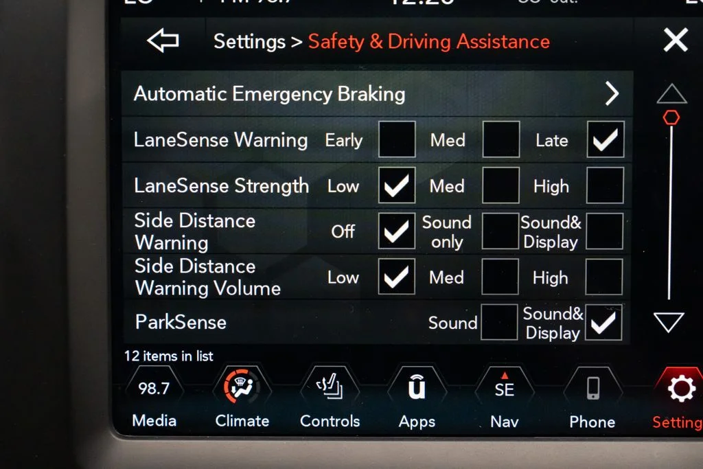 Used 2023 White Jeep Altitude image 19