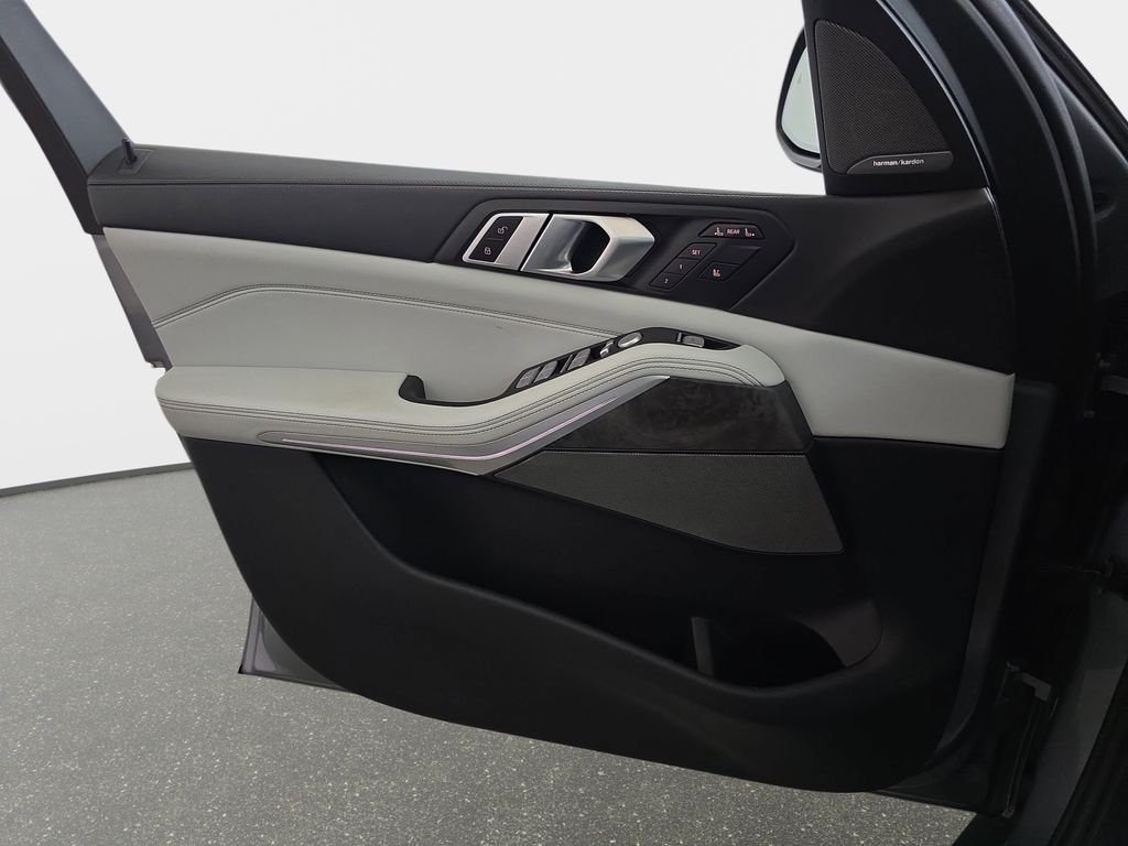 Used 2023 Skyscraper Grey Metallic BMW xDrive40i image 28
