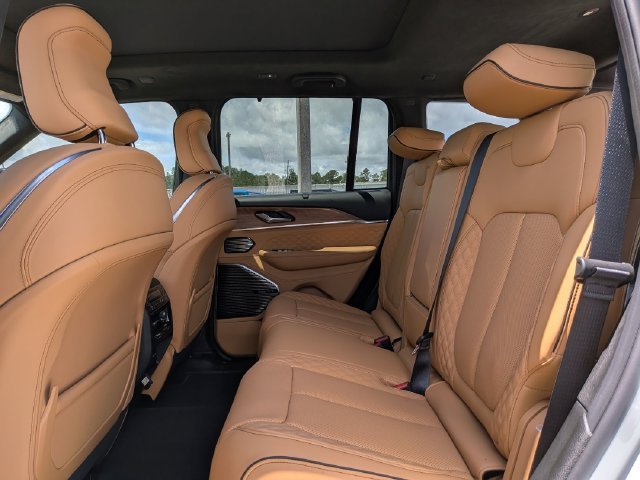 New 2026 Bright White Clear-Coat Exterior Paint Jeep Summit image 28