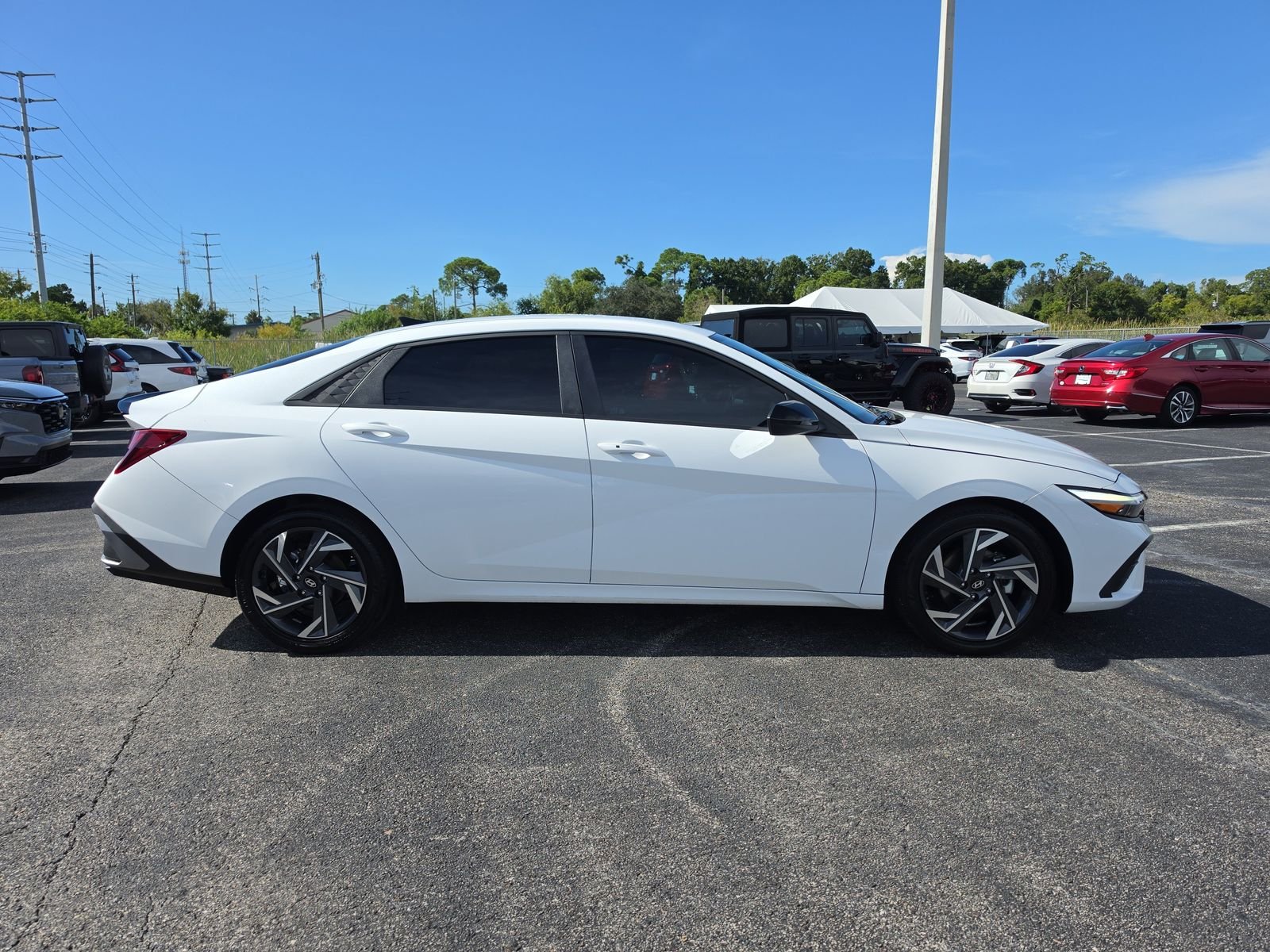 Used 2025 White Hyundai SEL Sport image 3