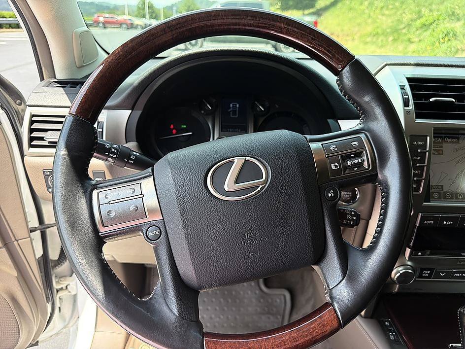 Used 2015 Starfire Pearl Lexus 460 image 13
