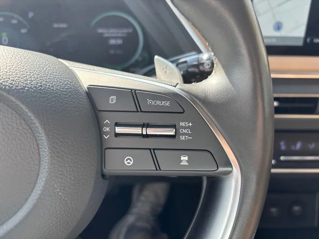 Used 2021 Hyper White Hyundai Limited image 19