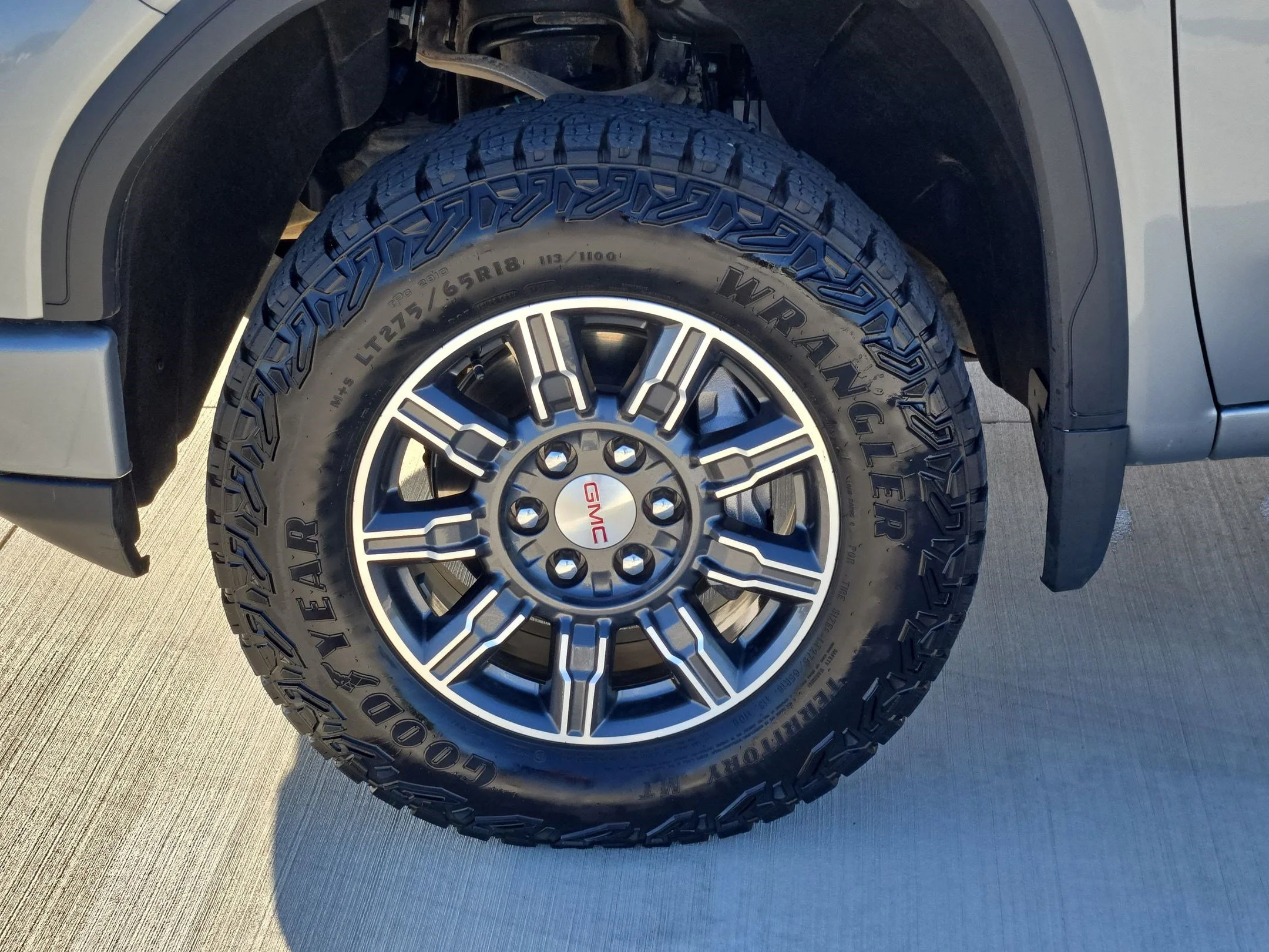 Used 2025 Sterling Metallic GMC AT4 image 11