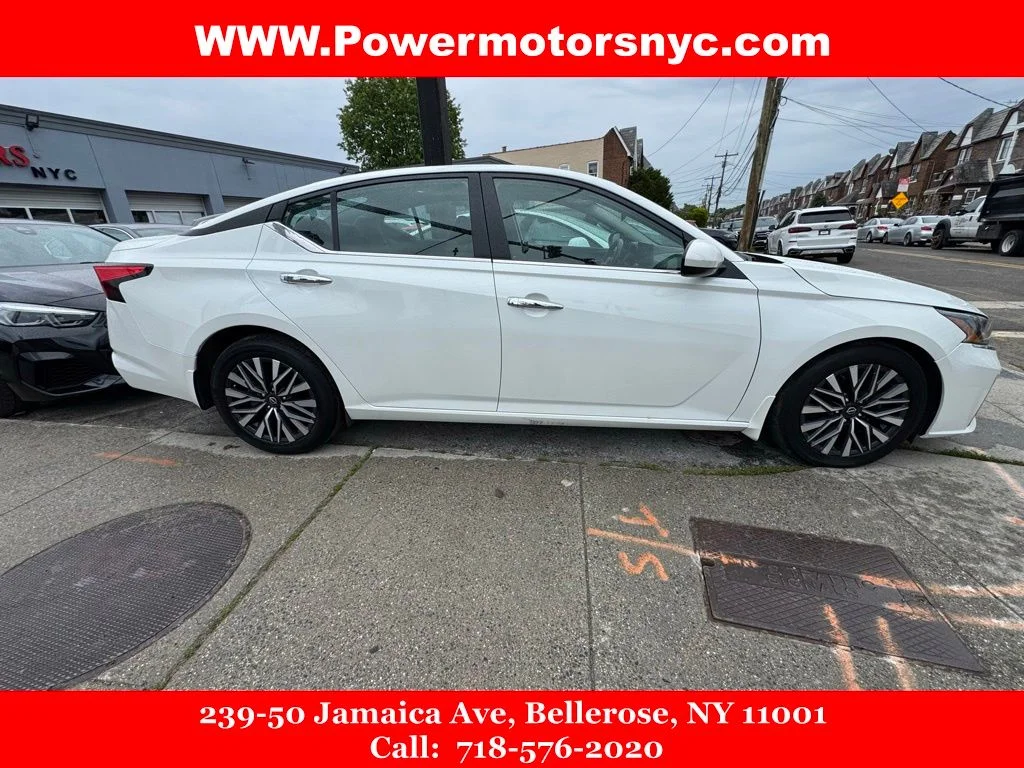 Used 2024 White Nissan 2.5 SV image 4