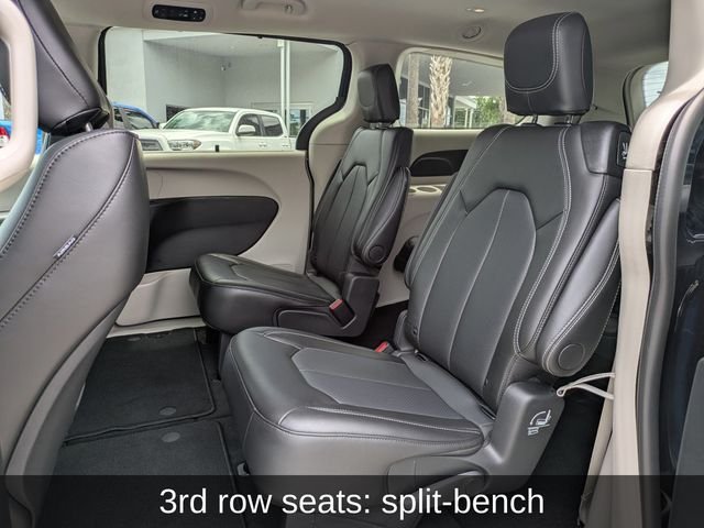 2024 Chrysler Pacifica Touring L - Photo 16