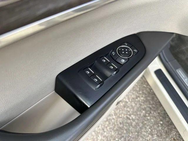 Used 2018  Lincoln Reserve image 23