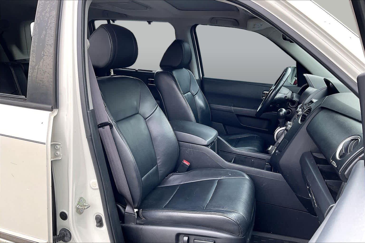 Used 2014 White Diamond Pearl Honda Touring image 8