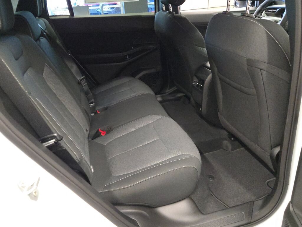 New 2026 Bright White Clear-Coat Exterior Paint Jeep Laredo image 9