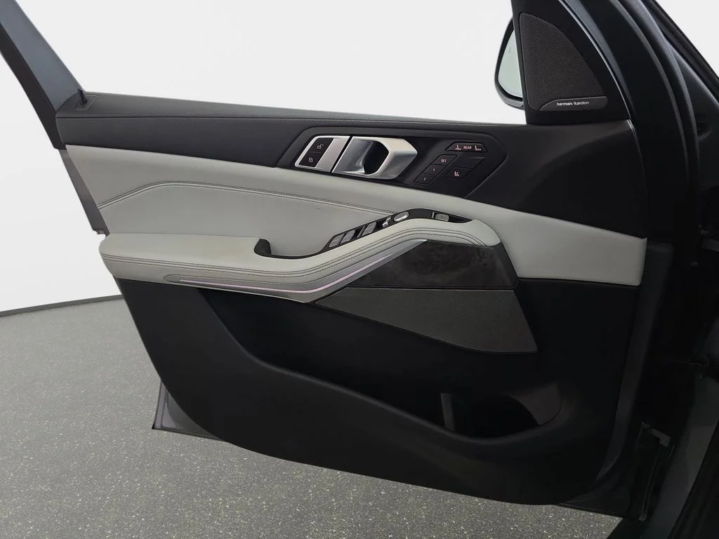 Used 2023 Skyscraper Gray Metallic BMW xDrive40i image 28