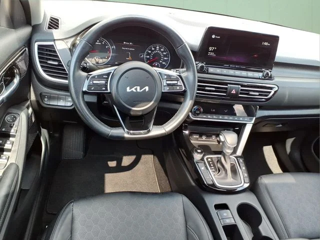 Used 2022 Gray Kia SX image 17