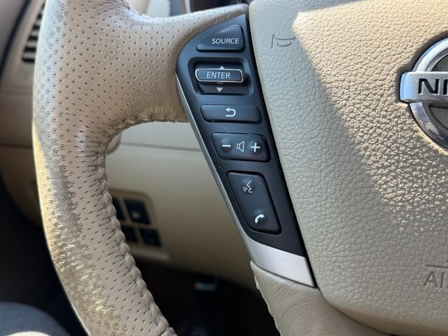 Used 2012 White Nissan LE image 18
