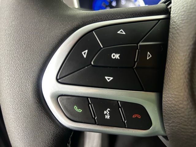 New 2026 Diamond Black Crystal Pearl-Coat Exterior Paint Chrysler Select image 24