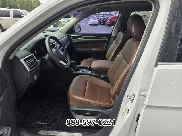Used 2022 Pure White Volkswagen 3.6L V6 SE W/TECHNOLOGY image 10