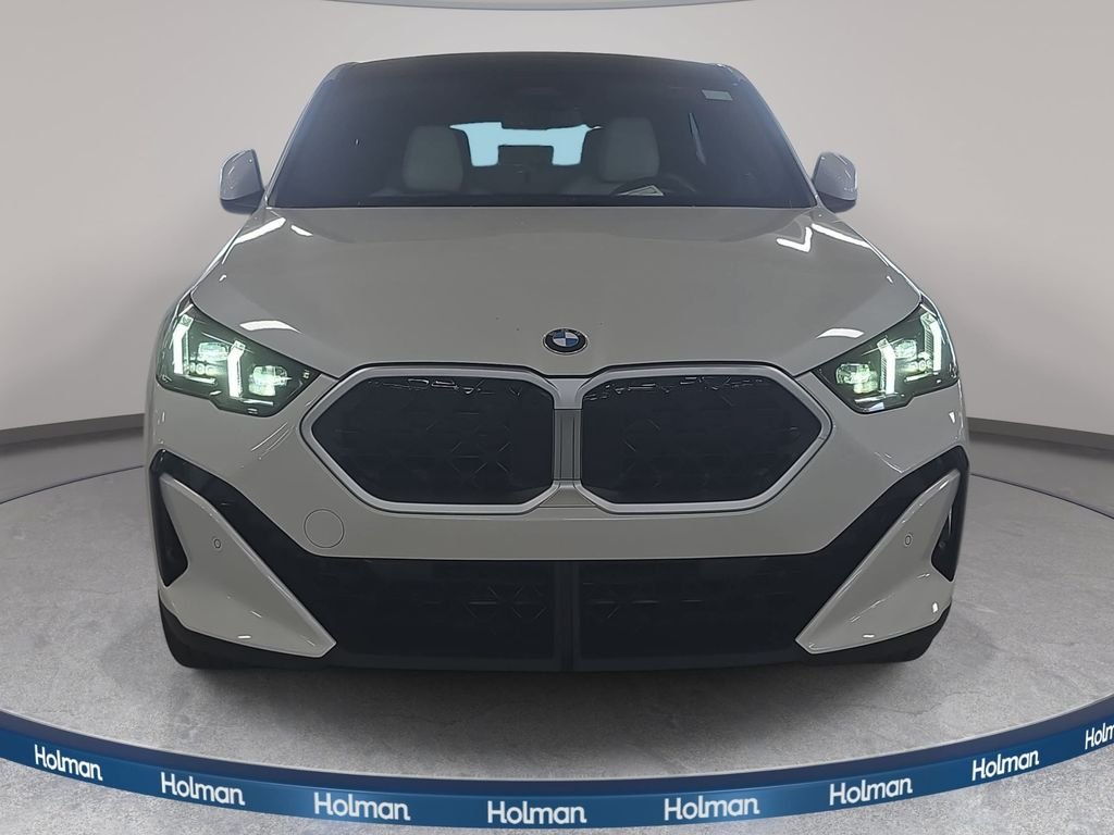New 2026 Mineral White Metallic BMW xDrive28i image 2