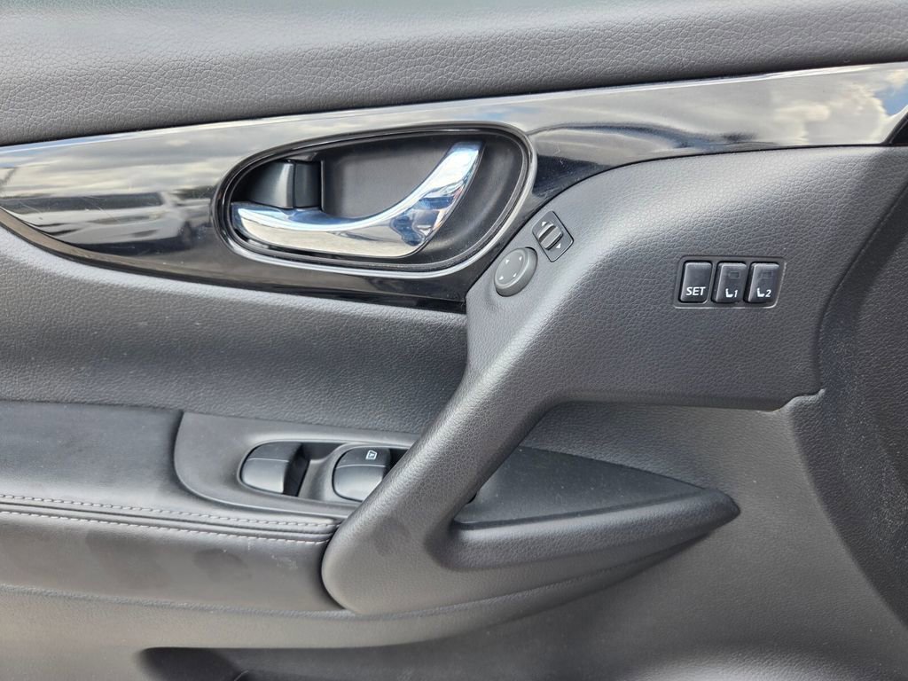 Used 2021 Gun Metallic Nissan SL image 24
