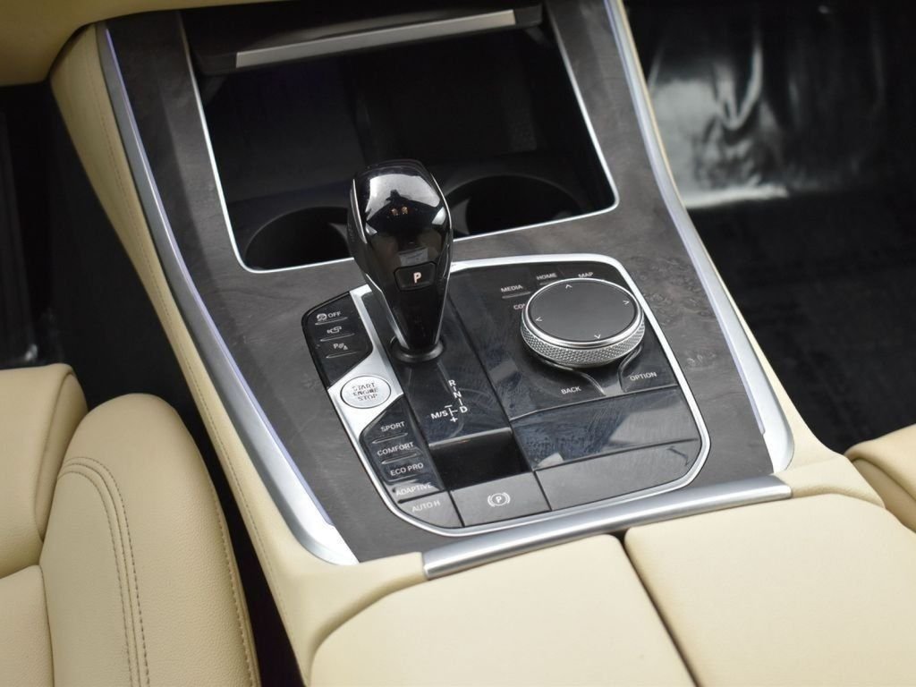 Used 2022 White Metallic BMW sDrive40i image 22