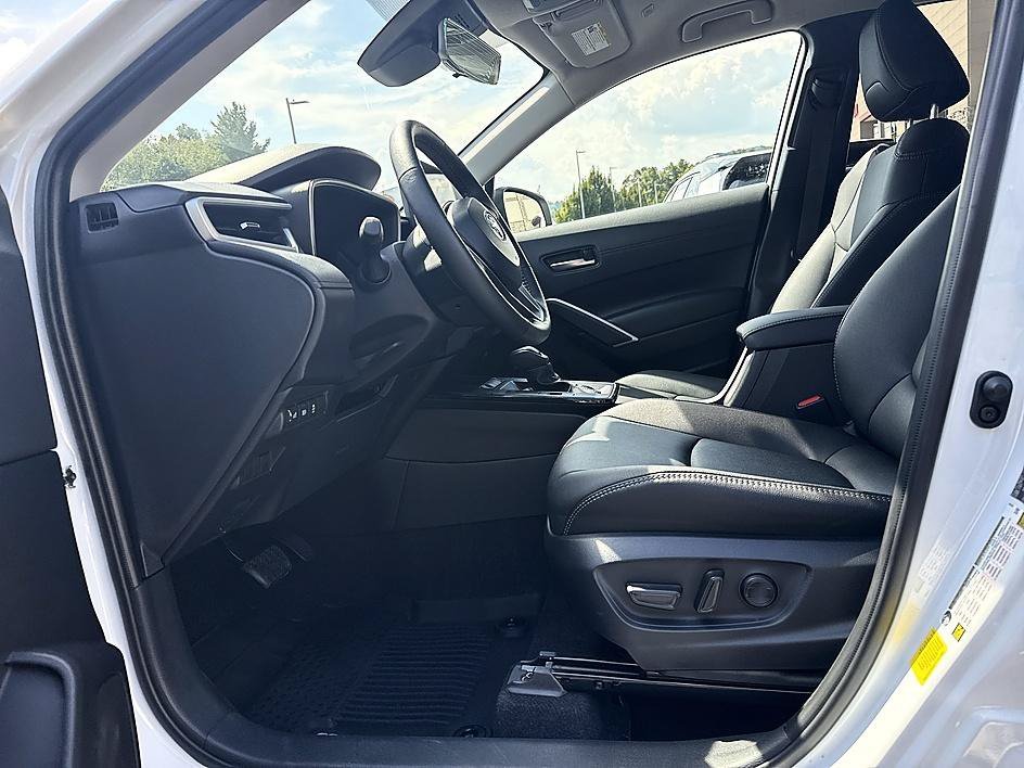 Used 2026 Wind Chill Pearl Toyota XLE image 11
